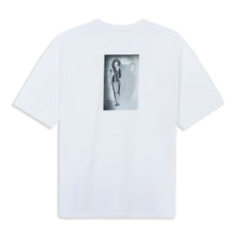 Load image into Gallery viewer, Amphora Pottering About (white)
