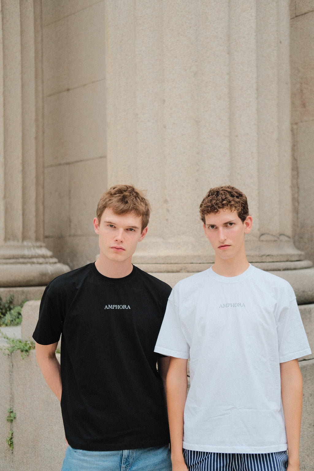 Amphora Pottering About (white)