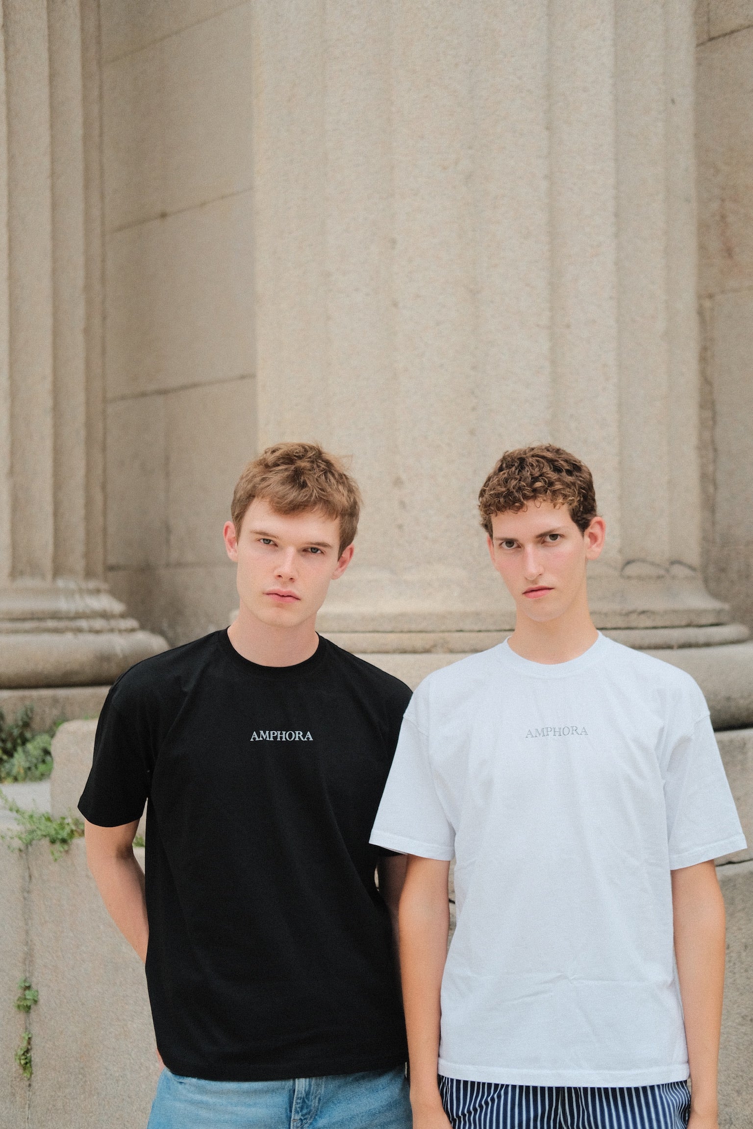 Amphora Pottering About (white)