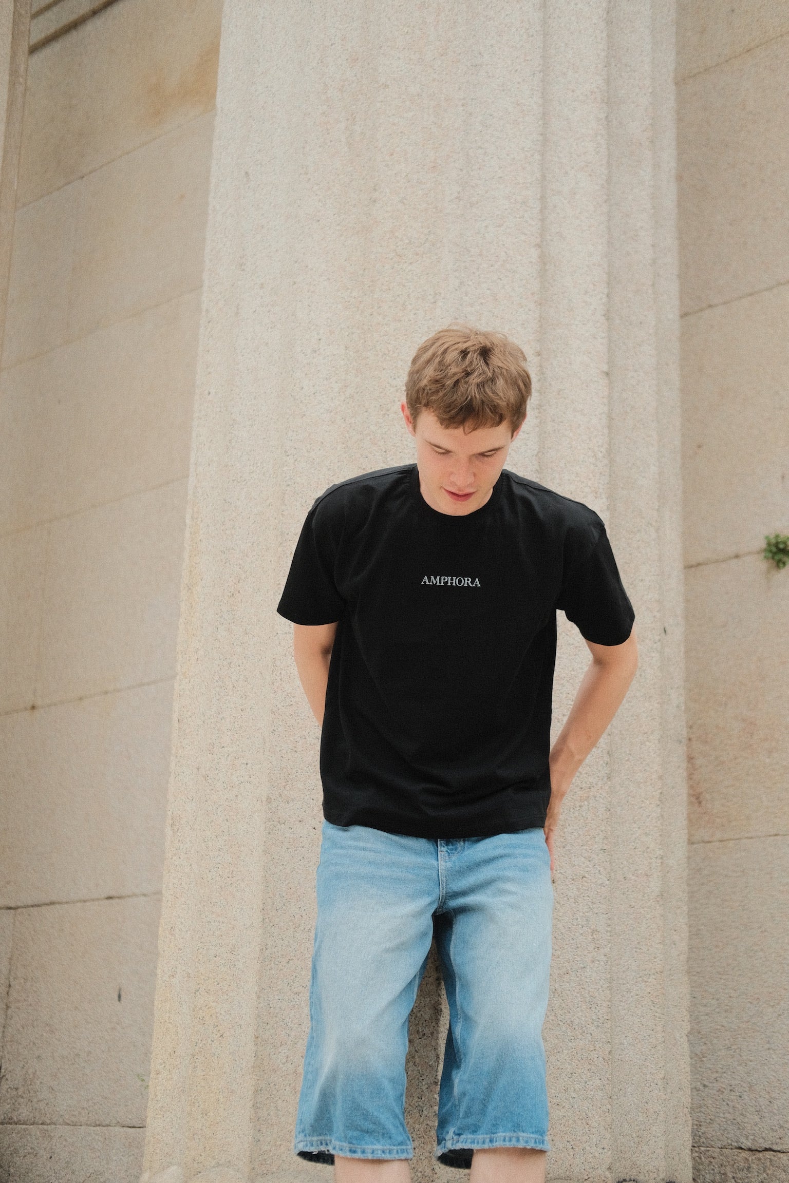 Amphora Pottering About (black)