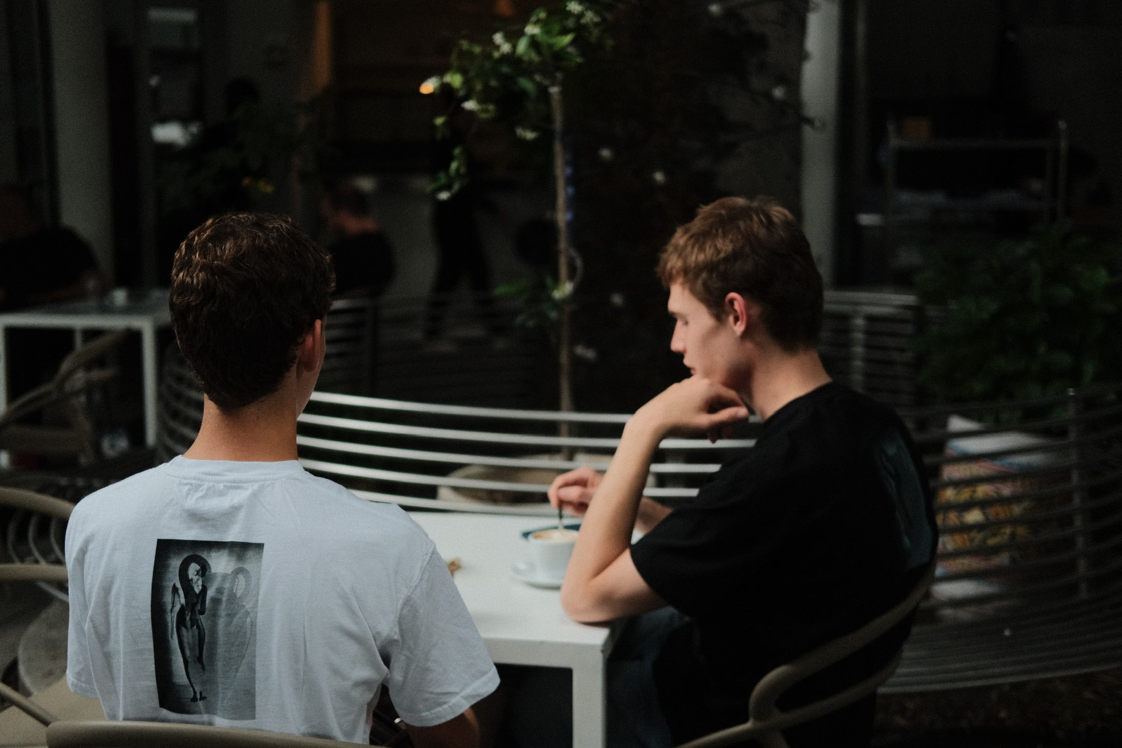 Amphora Pottering About (white)