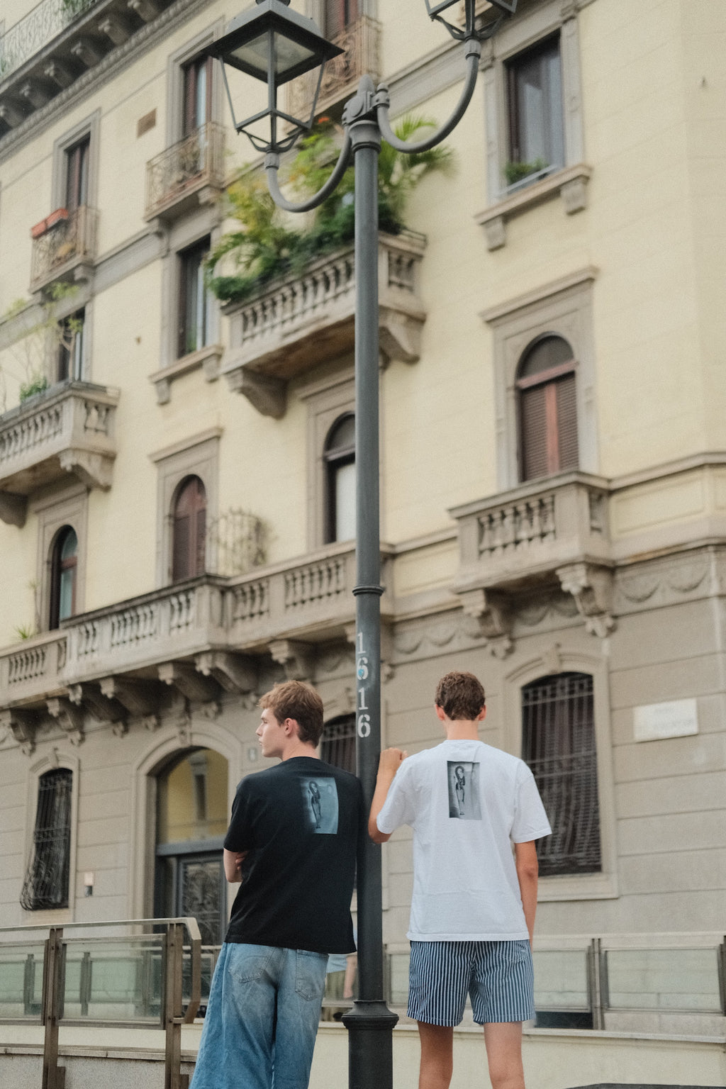 Amphora Pottering About (black)